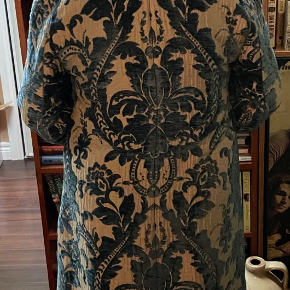 Italian Brocade Coat with matching Handbag - Picture 4 of 15
